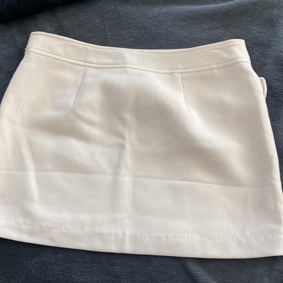 Skirt w/lining, cream color, Talbots size 8 Petite. - Picture 4 of 7